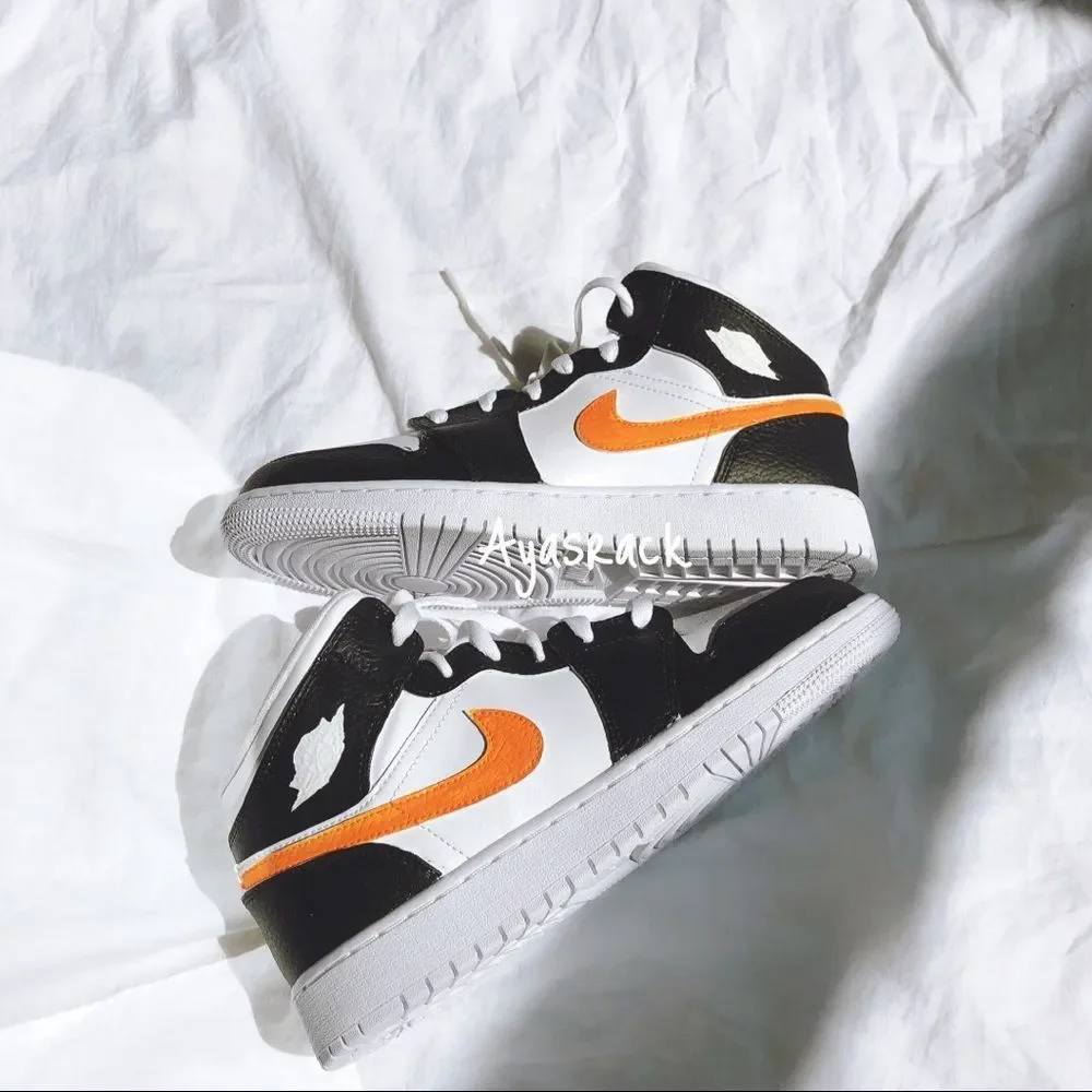 Custom painted air jordan mid - Picture 4 of 5